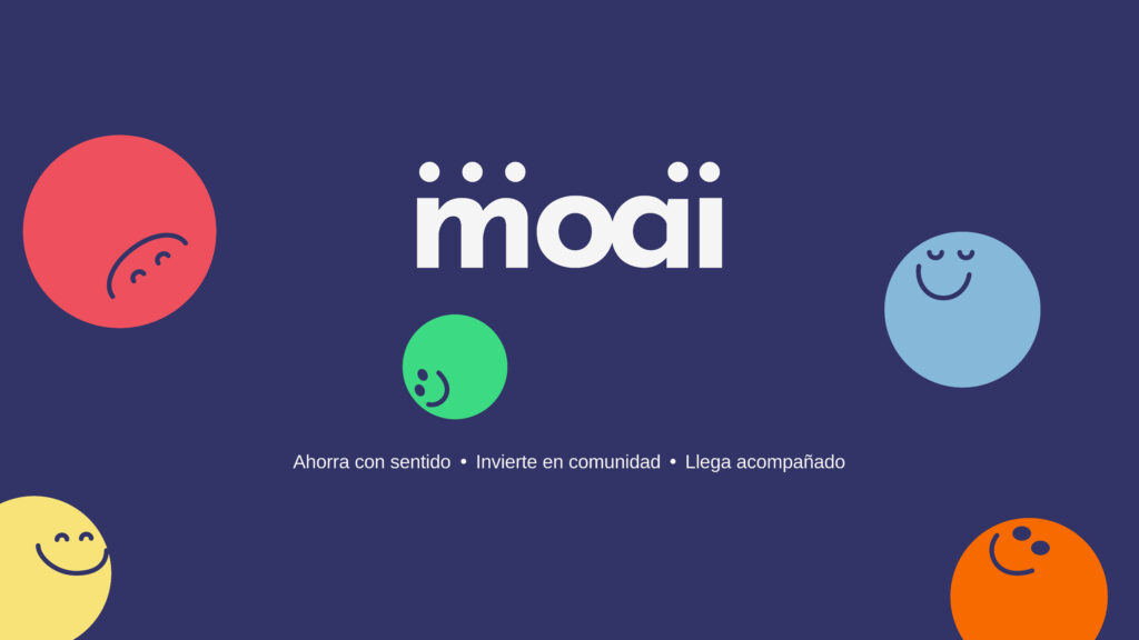 Logotipo moai centrado sobre fondo azul oscuro, rodeado de coloridos iconos de caras sonrientes. Debajo, texto en blanco: Ahorra con sentido - Invierte en comunidad - Llega acompañado. Conoce nuestro Loyalty Hub y disfruta de beneficios exclusivos.