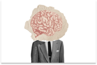 Un collage de un hombre sin cabeza vestido con traje, en el que su cabeza ha sido sustituida por un gran dibujo de un cerebro humano sobre papel texturizado, que refleja «Tendencias UX, UI y Diseño de Servicios 2026», sobre un fondo blanco liso.