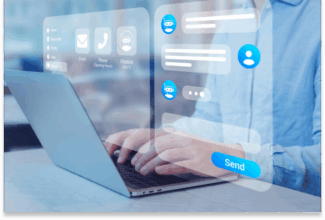 Una persona escribiendo en un ordenador portátil con una interfaz digital superpuesta en la que se muestran iconos de contacto y una ventana de chat, lo que ilustra el marketing conversacional.